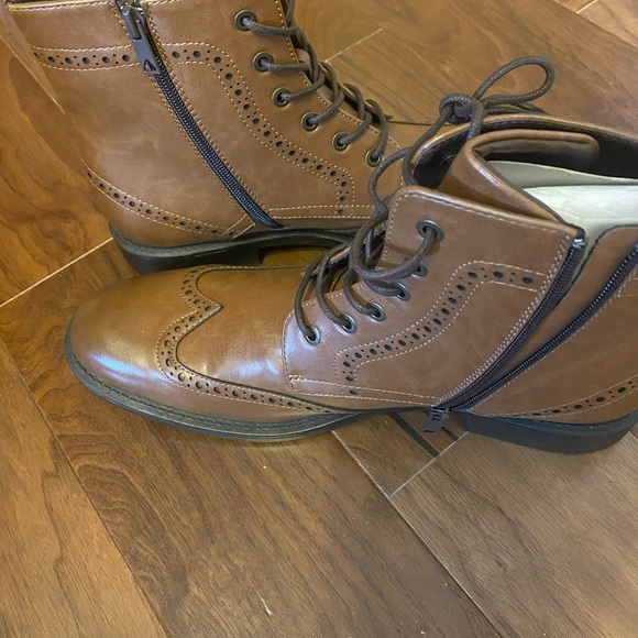 KENNETH COLE Brown Ankle Boots Blind-Sided Wing tip Faux Leather size11 - Picture 3 of 6